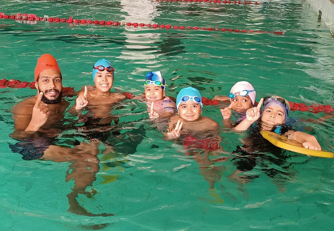 Swimmers Factory 2 - Image 3